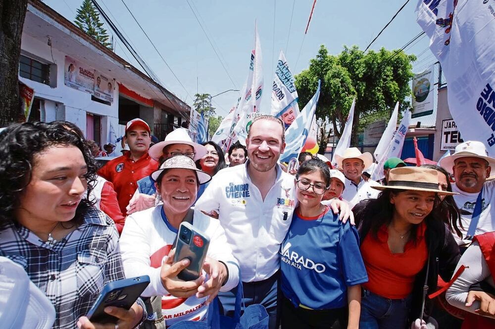 En Milpa Alta, Santiago Taboada se comprometió a dotar a la comunidad de una clínica y un hospital de especialidades, para que los habitantes puedan atenderse con calidad. Foto Especial