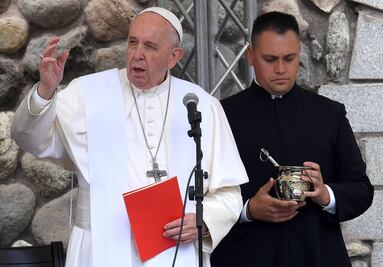 Papa pide combatir abusos sexuales y trato de sirvientas a monjas