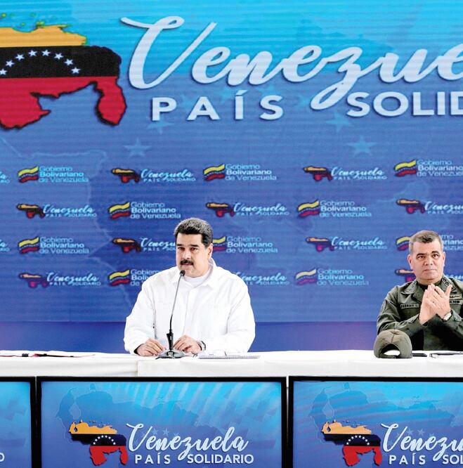El presidente venezolano, en el evento de ayer en el Palacio de Miraflores para nacionalizar a poco más de 8 mil migrantes extranjeros. (REUTERS)