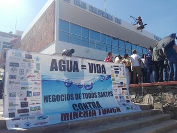 Protestan contra proyecto minero en área protegida de Baja California Sur