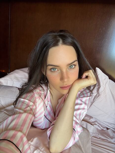 Belinda eligió un modelo de mangas largas. Foto: Instagram @belindapop
