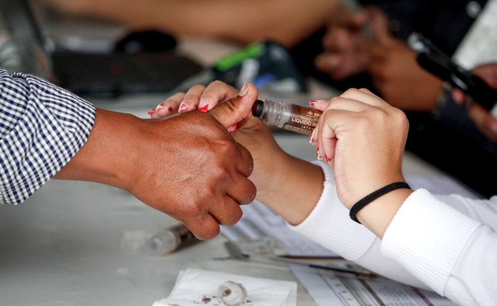 Votos de ciudadanos en México. Foto: Luis Camacho / EL UNIVERSAL