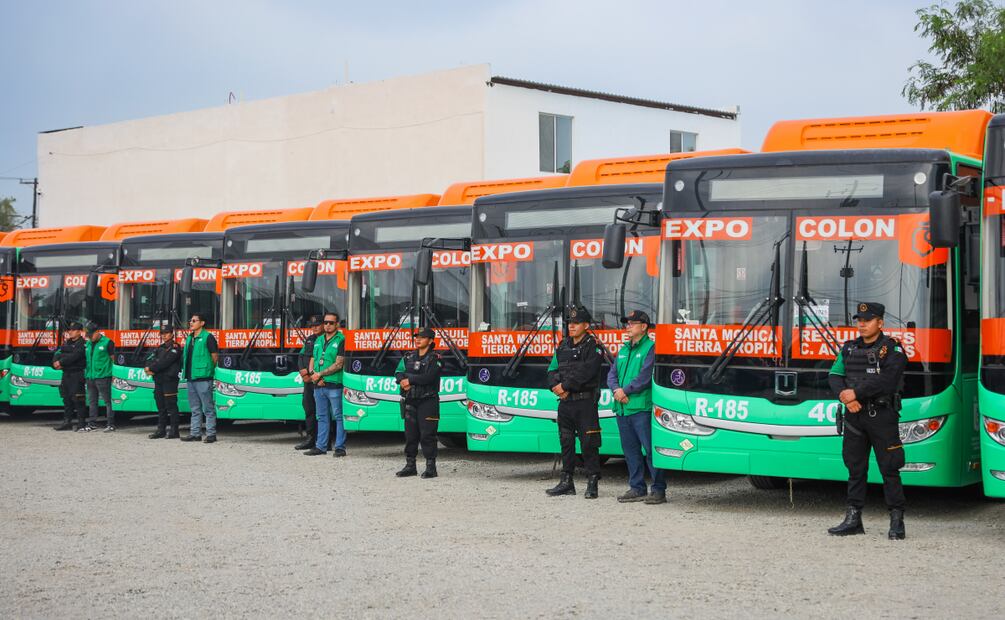 Entregan 28 nuevas unidades de transporte público en Nuevo León (17/07/2025). Foto: Especial