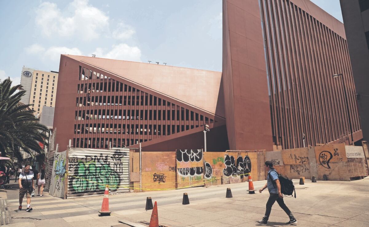 El Archivo General Agrario, que se construye en Avenida Juárez, se encuentra lejos de poder ser entregado, pues las obras de remodelación por las afectaciones hechas a las calles. Foto de Carlos Mejía. El Universal
