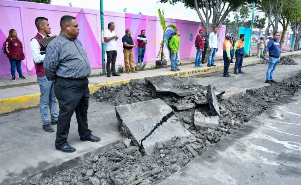 Elementos de la alcaldía revisan zona de drenaje de colonia San Antonio en Iztapalapa (06/10/2025). Foto: Especial