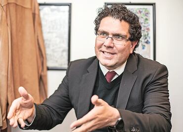 Gobierno tiene posición de avestruz ante Trump: Ríos Piter
