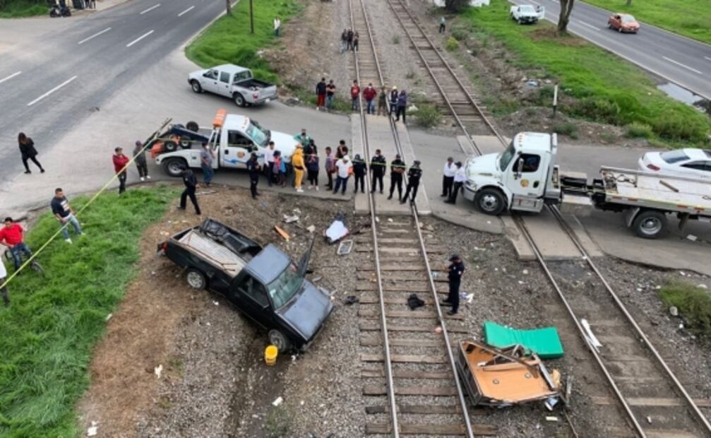 Mueren dos personas en vía Toluca-Palmillas tras accidente automovilístico