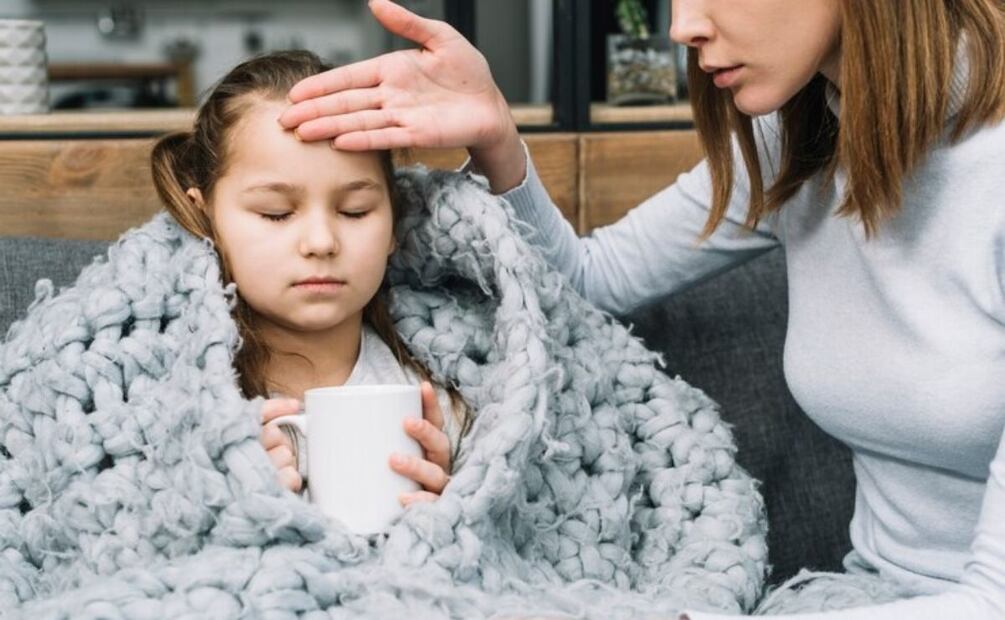 La fiebre es uno de los síntomas del sarampión. Fuente: Freepik