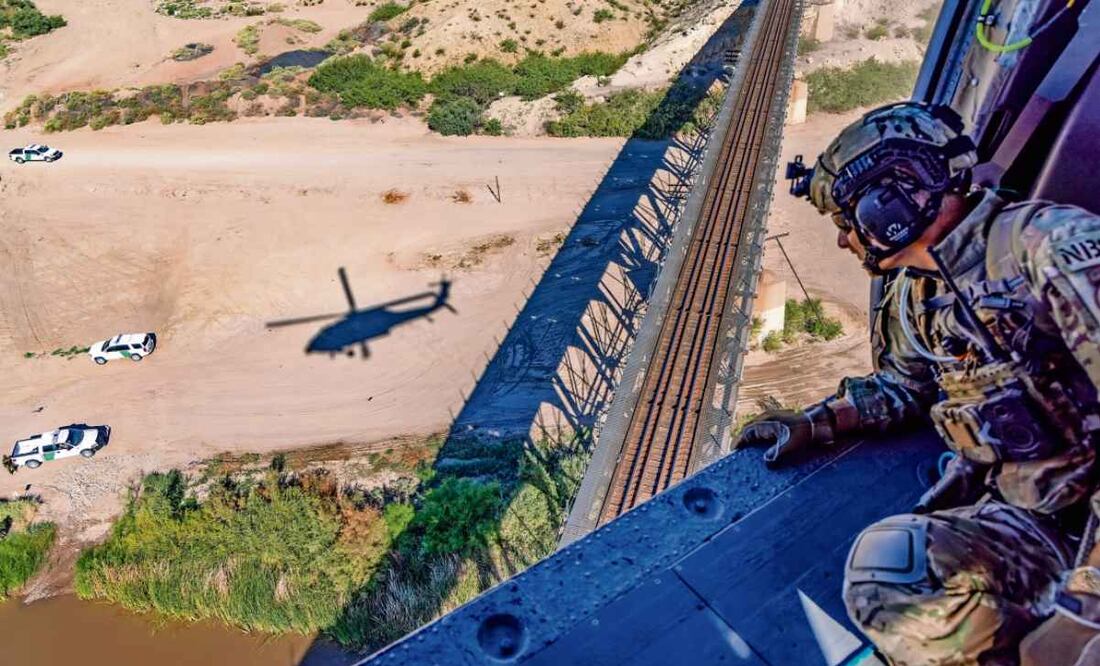 Miembros de la Patrulla Fronteriza inspeccionan la frontera sur de Estados Unidos. Cárteles han utilizado drones para vigilar las acciones en suelo estadounidense. Foto: CBP