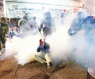 EU: crece pleito por envío de federales