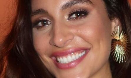 Isadora Figueroa, hija de Chayanne, se une a la tendencia de plumas y enamora en la red