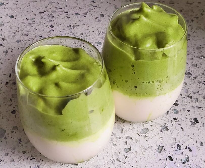 Esta es la nueva bebida viral en redes sociales y puedes prepararla en casa con cuatro ingredientes / Foto: Twitter @Prince_Rosalium