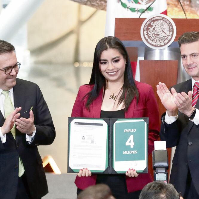 El presidente Enrique Peña Nieto reinauguró el edificio de la Secretaría de Economía. (ALEJANDRA LEYVA EL UNIVERSAL)