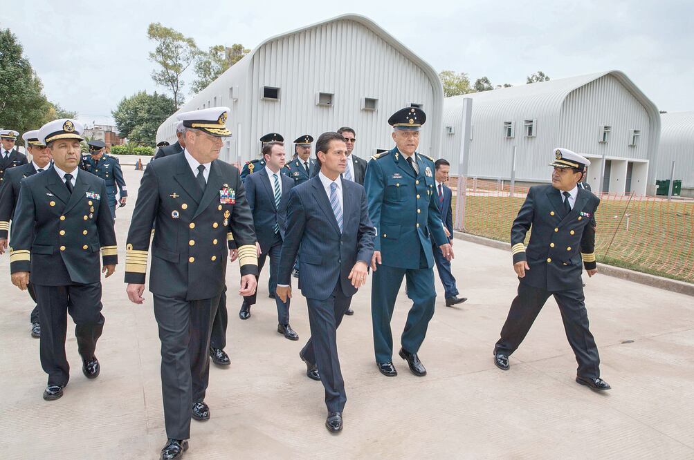 El presidente Enrique Peña Nieto, acompañado del almirante Vidal Francisco Soberón y del general Salvador Cienfuegos, secretarios de Marina y de la Defe n s a Nacional, encabezaron el evento Unidos Frente a las Adicciones. (ESPECIAL)