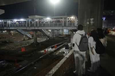 Fuertes lluvias inundan túneles del Metro entre Santa Martha y La Paz; hay cientos de usuarios varados