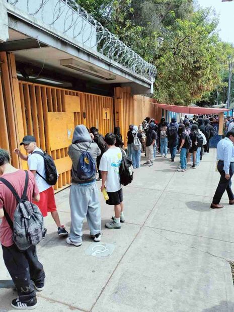 Encapuchados toman instalaciones del CCH Vallejo. Foto: Especial
