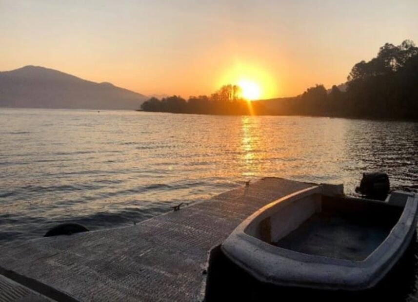Cabañas en el lago Zirahuén y su parque de aventuras, en Michoacán