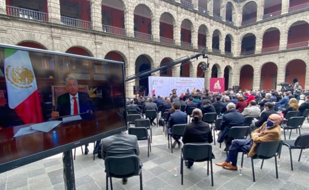 Tras dar positivo a Covid-19, AMLO participa en reunión de embajadores y cónsules a través de video