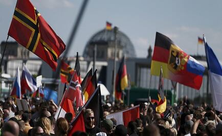 Ultraderecha marcha contra Merkel en Berlín