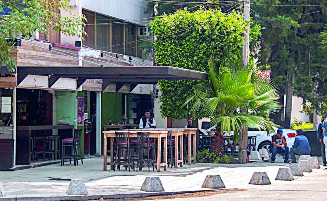 El cambio de los bolardos en las intersecciones viales responde a una recomendación del DIF, la cual argumentaba que las estructuras no contaban con la altura suficiente para ser percibidas por personas con discapacidad visual. FOTO: Archivo/EL UNIVERSAL