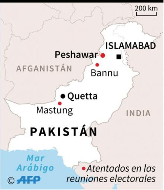 Suman 128 muertos por atentado suicida en Pakistán; arrestan a ex primer ministro