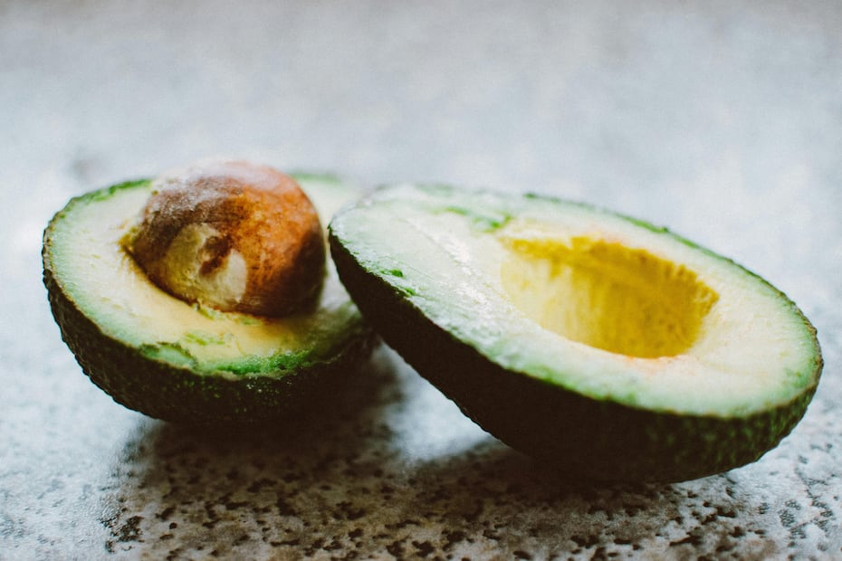 El aguacate es un alimento ligero, ideal para consumir a la hora de la cena. Foto: Pexels