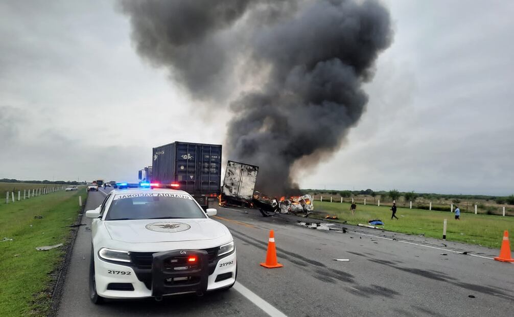 Al llegar al lugar, Protección Civil dio cuenta que afuera de la camioneta se encontraban los cuerpos de un niño y una mujer / Foto: Especial