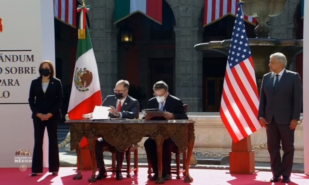 “¡Mucho gusto!”: AMLO recibe en Palacio Nacional a Kamala Harris