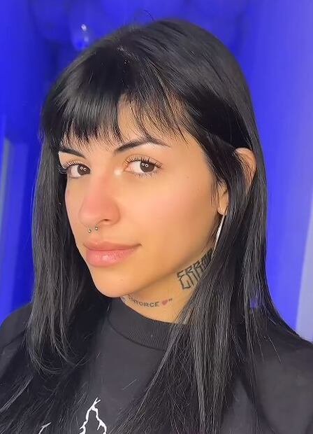 Cazzu luce un nuevo diseño de cejas y un lifting de pestañas.