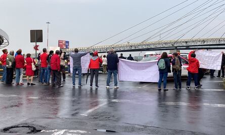Manifestantes bloquean acceso a la terminal 1 del AICM