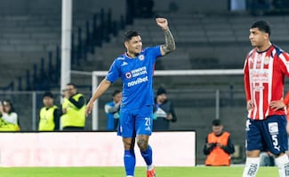 Cruz Azul remonta y vence a Chivas en la última jugada para meterse a semifinales