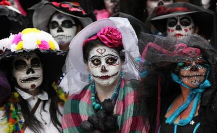 Por desfiles de Día de Muertos, transporte público capitalino ajusta rutas