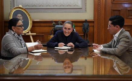 Sheinbaum conversa con el papa León XIV; lo invita a México