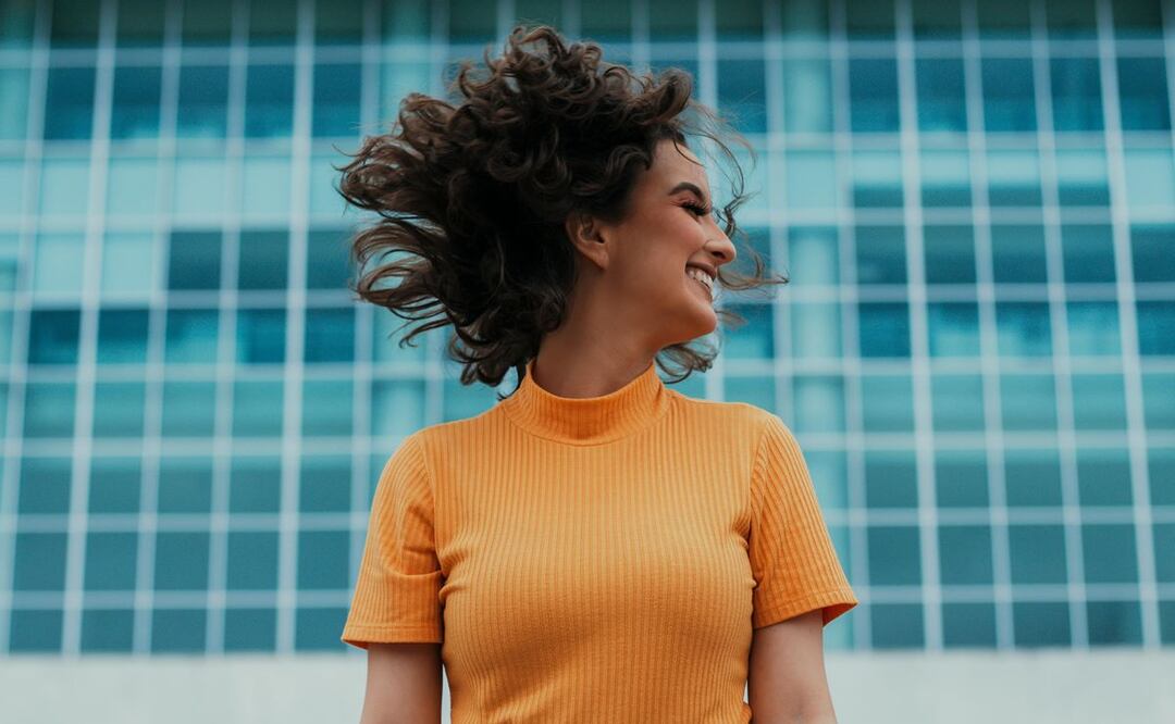 La exfoliación es un paso importante en el cuidado del cabello. Foto: Pexels