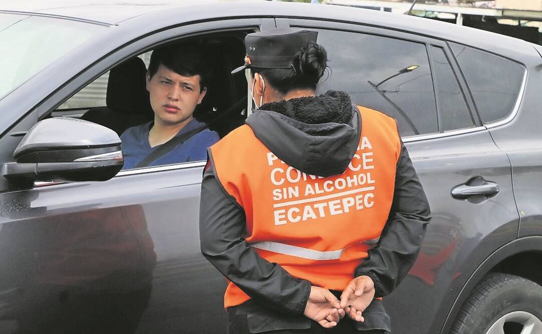 Mujeres policías se encargarán de sancionar a conductores que invadan el carril del Mexibús.