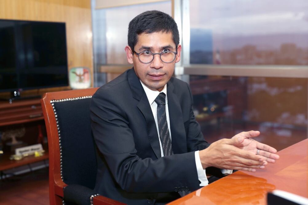 Eber Betanzos Torres, subsecretario de la Función Pública, asegura que hay trámites en los que la regulación es tan compleja que resulta un incentivo negativo a la integridad el llevar todos los procedimientos de manera legal. (VALENTE ROSAS. EL UNIVERSA)