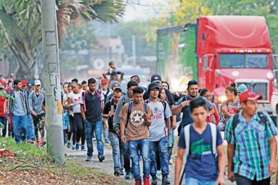 Migrantes parten de Honduras hacia EU