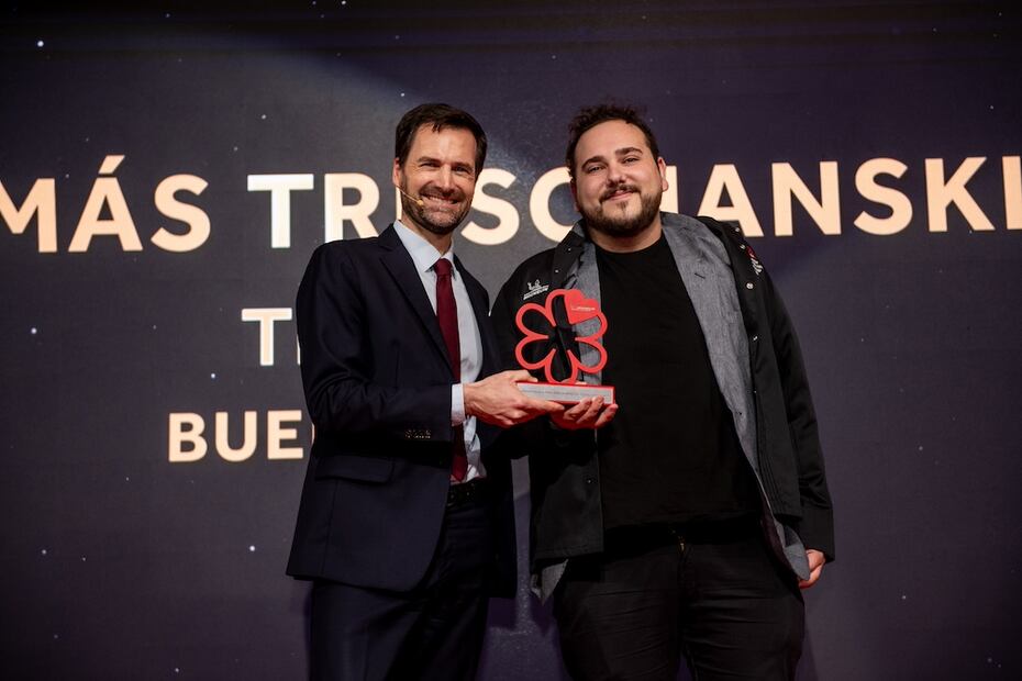 El chef Tomás Treschanski del restaurante Trescha de Buenos Aires como Mejor chef joven y también recibió una estrella Michelin.
Foto: Cortesía del Ministerio de Turismo y Deportes de la Nación)