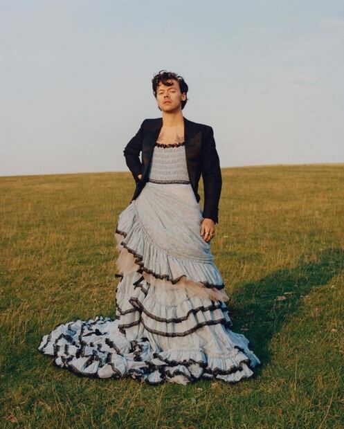 Harry Styles rompe estereotipos al aparecer en la portada de Vogue usando un vestido
