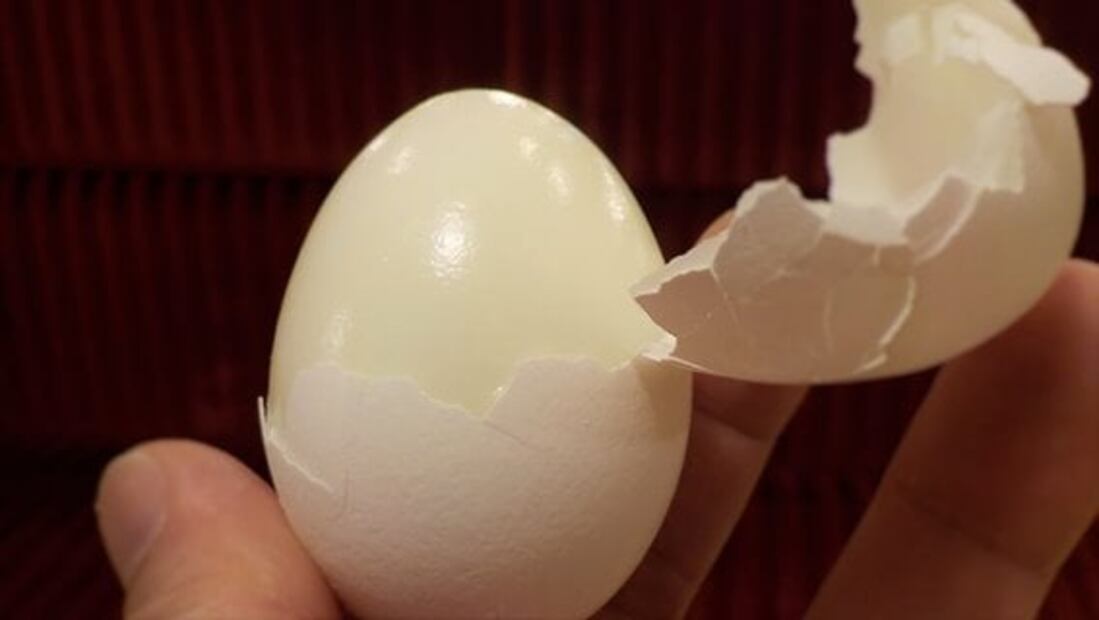 Descubre qué pasa si cueces los huevos con bicarbonato