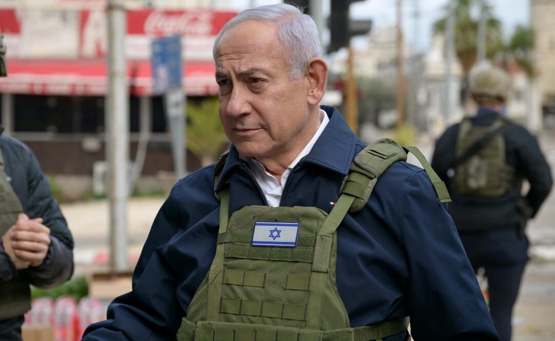 El primer ministro de Israel, Benjamín Netanyahu, durante su visita a las tropas israelíes en el campo de refugiados de Tulkarem en Cisjordania. Foto: EFE