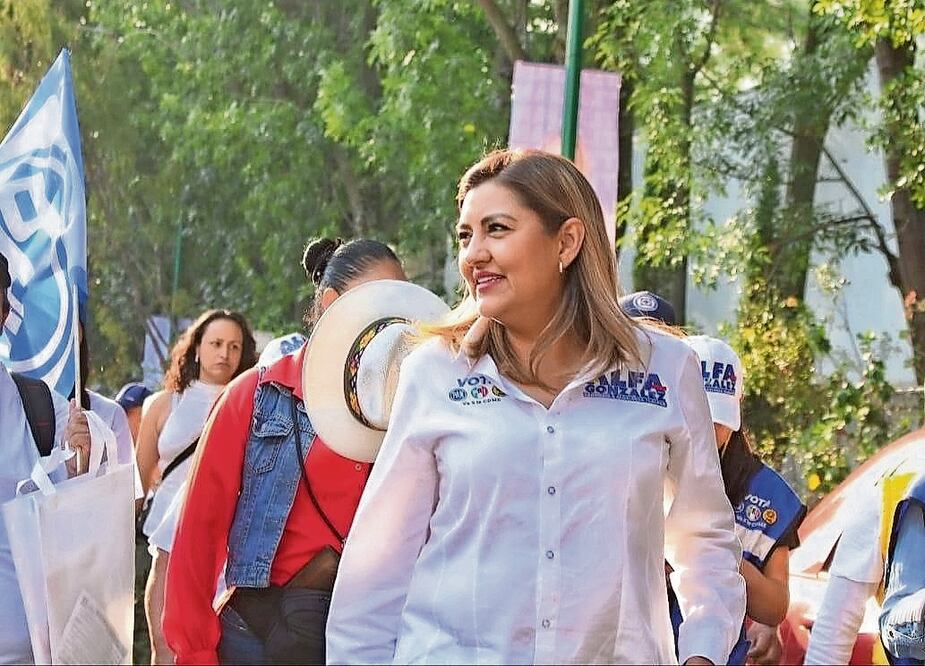 Alfa González acusó que su propaganda ha sido retirada para poner en su lugar la de la candidata de Morena, PT y PVEM, Gabriela Osorio. Foto: Especial