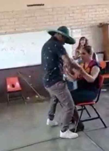Por perrear con sus alumnos, suspenden a maestra de Colegio de Bachilleres en Coahuila