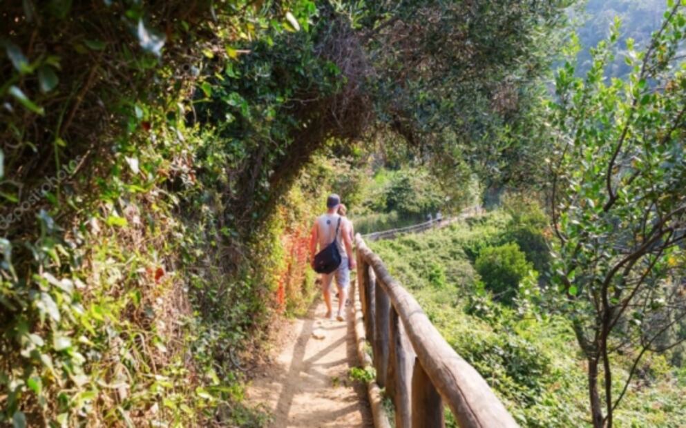Este destino quiere multar a los turistas que usen sandalias