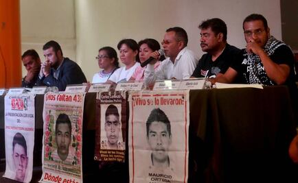 Premian a Zerón por construir la mentira histórica: madre