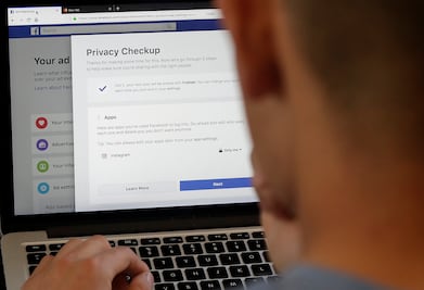 Facebook cambiará controles de privacidad tras escándalo con datos de usuarios