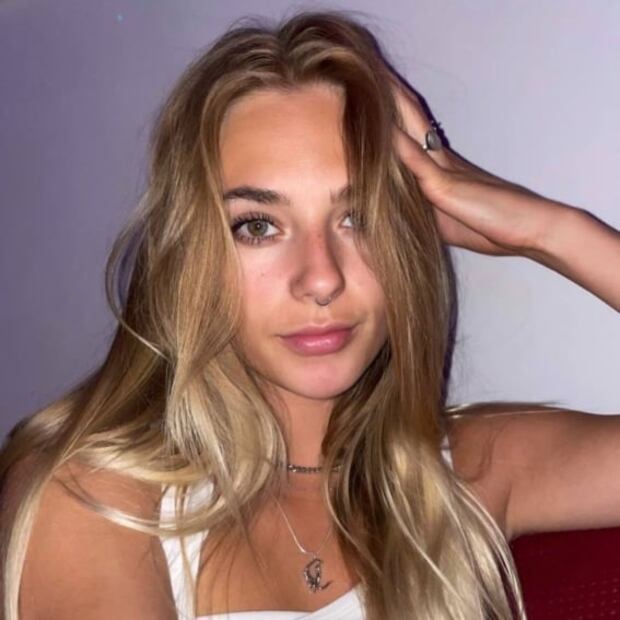 Conoce a la modelo que sorprende a todos con su parecido a Clara Chía Martí, pareja de Piqué