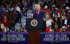 Trump bromea de nuevo con presentarse a las elecciones de 2028; ley prohíbe un tercer mandato