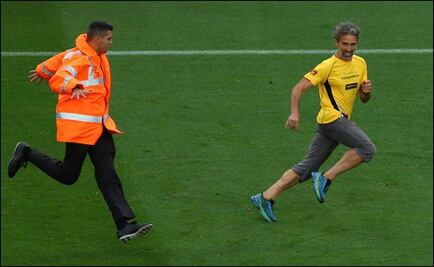 Aficionado ingresa a partido de Barcelona