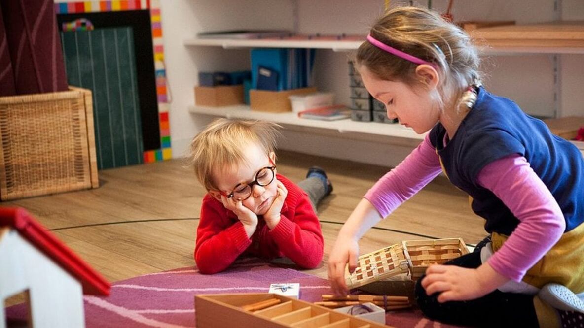 Getty Images El aprendizaje colaborativo es una de las claves del método Montessori.